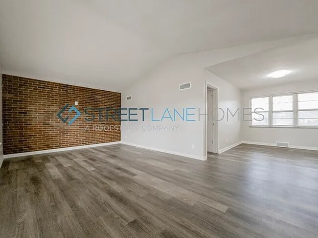 Photo - 1740 Carolyn Park Dr