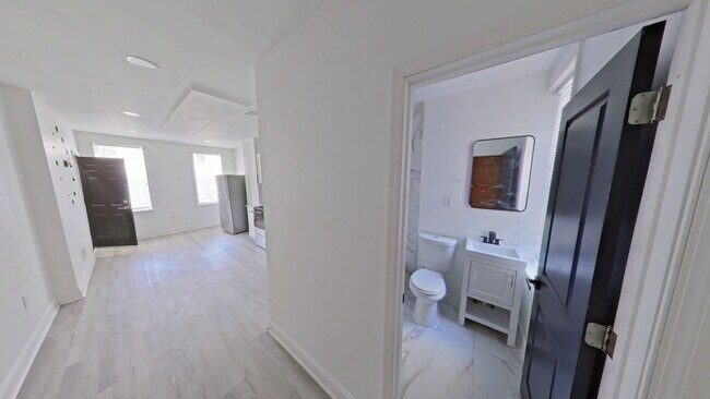 Photo - 3331 N Howard St Unit Apt 1