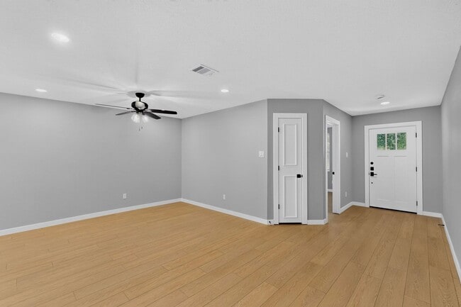 1953 Riverchase Ln