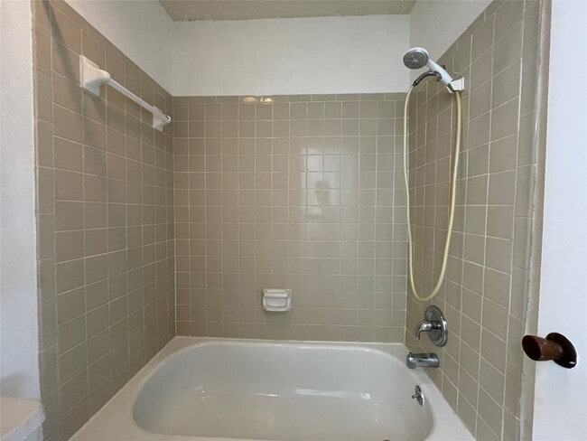 Photo - 3909 Tanglewilde St Unit 3909