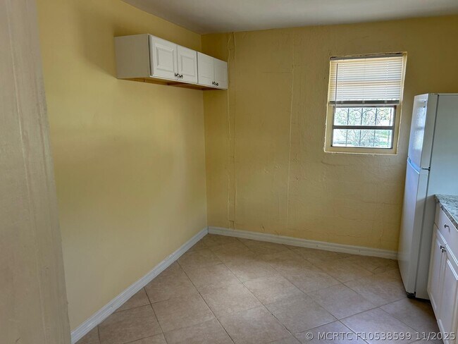 371 Banyan Ave