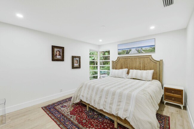 Photo - 486 NW 1st St House