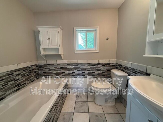 Photo - 1301 Pineview Dr