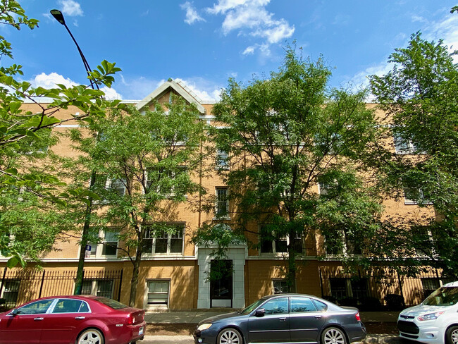 Photo - 2133 N Kedzie Blvd Unidad 1 Rental