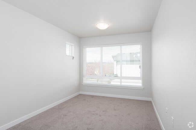 4BD, 3BA Townhome - 1,954SF