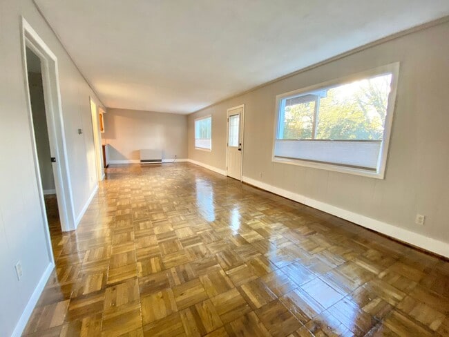 Building Photo - 125 Station Rd Unit #1