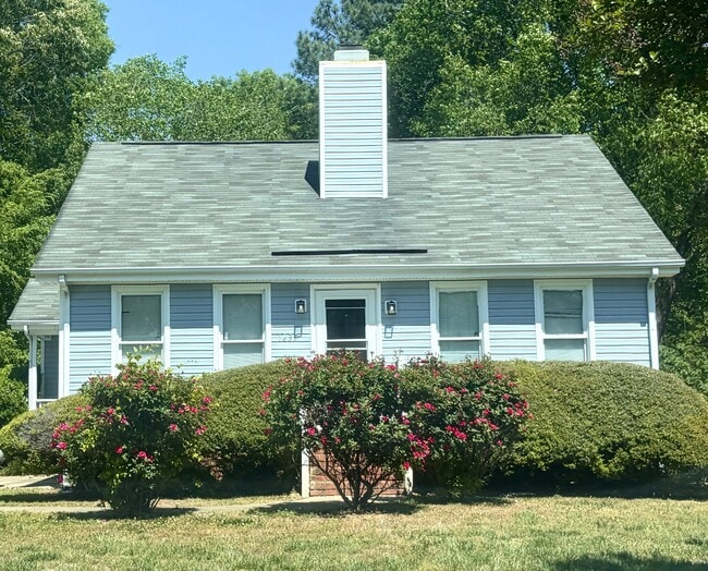 Building Photo - 1235 Shakentown St