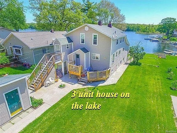 Building Photo - 1349 Beach Dr Apt. 1 Unit Davis