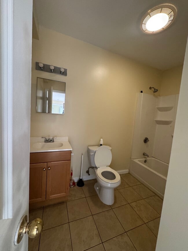 Photo - 422 Main St Unidad 5