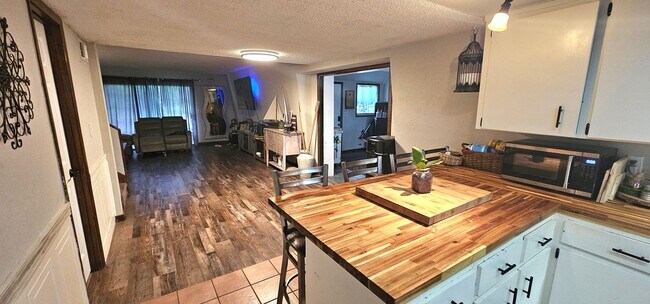 Photo - 4 Bedroom Cabin Style Rental in Port ST John