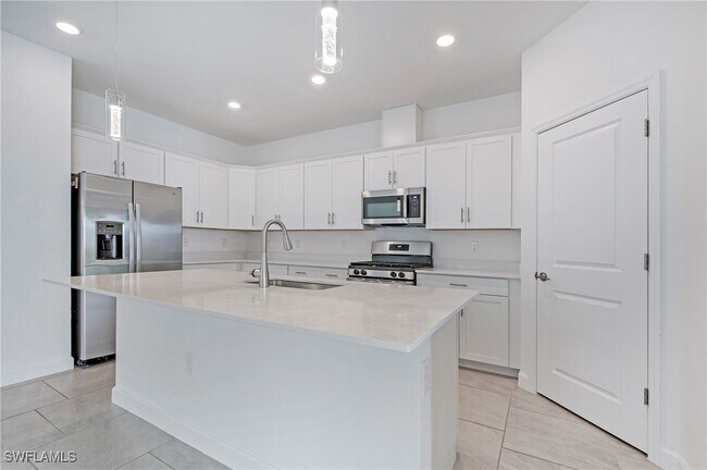 Photo - 20101 Hartford Blvd