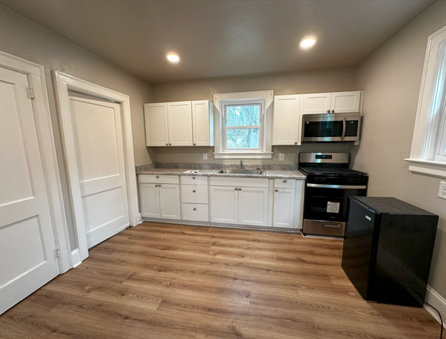 Photo - CHARMING COTTAGE IN NORMALTOWN AVAILABLE A... House