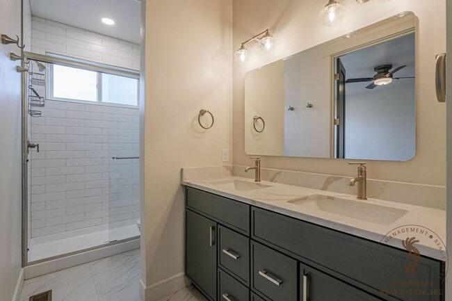 Photo - 915 Caledonia Ct