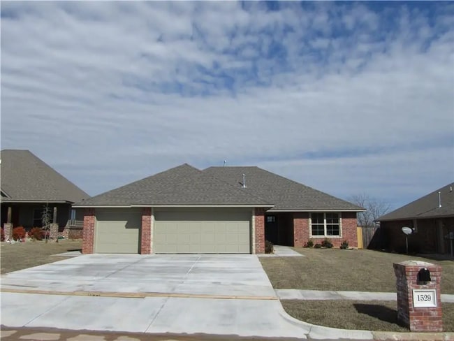 Building Photo - Stylish Modern Home near Veteran's Park: Solar-Powered with 3-Car Garage