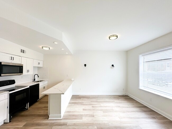 Photo - 2747 Armand Pl Unit 1F