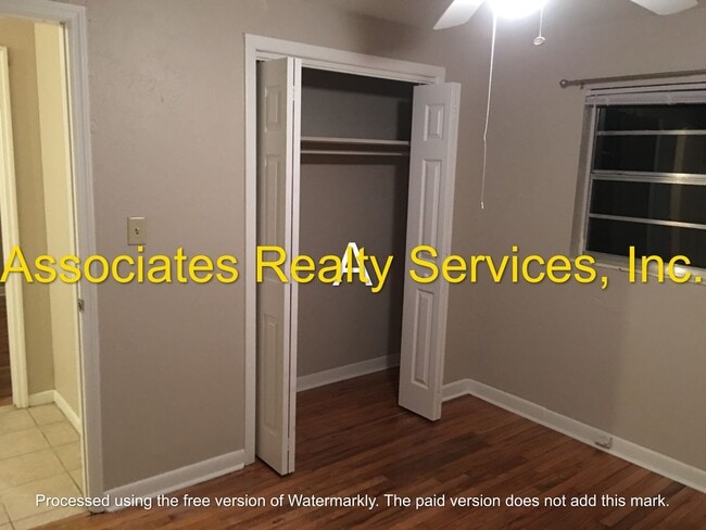 Photo - 3 bed 1 bath in the SE,