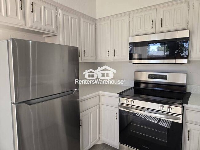 Photo - FOR RENT - MOVE IN READY - 2  BEDS 1.5 BAT...