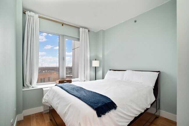 10-50-50 Jackson Ave Unit 4E