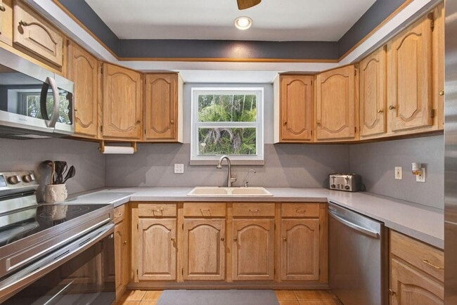Building Photo - 704 Juniper Dr Rental