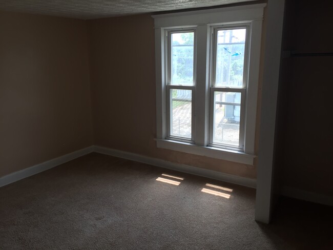 Photo - 2 bedrooms house big yard