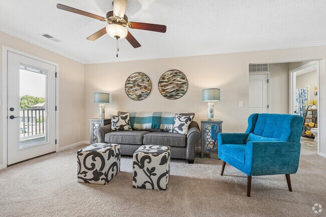 2BR, 2BA - 1,050SF - Living Room