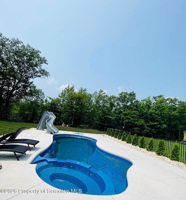 Photo - 124 Falcon Ln