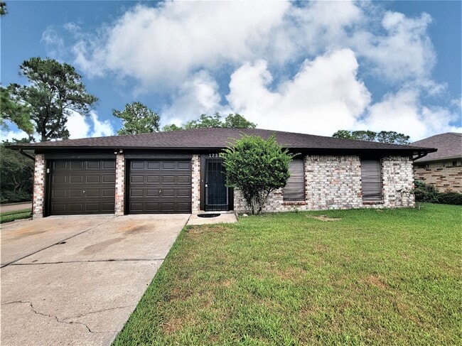 Building Photo - 17303 Fife Ln Rental