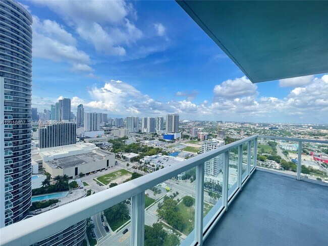 Photo - 1900 N Bayshore Dr Unidad 3311