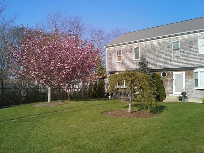 Building Photo - 26 Lone Tree Rd Unit B Rental