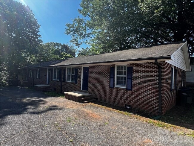 Building Photo - 314 Hamilton Dr NE Unit 1