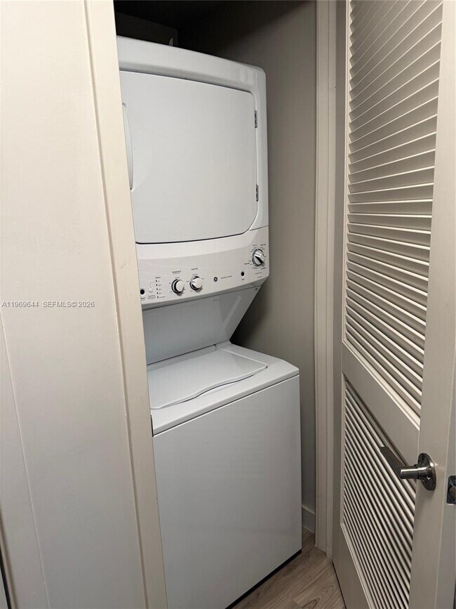 Photo - 437 SW 4th Ave Unit 516