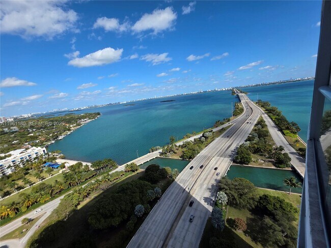 Photo - 601 NE 36th St Unidad 2407