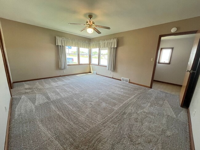 Photo - East Side 2 Bed/2 Bath w/ Bonus Room!