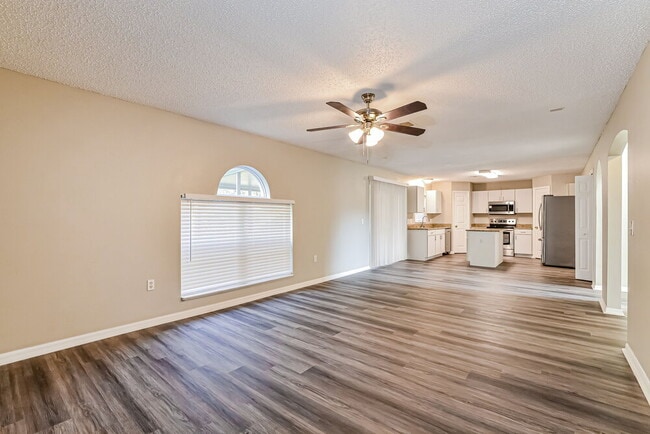 Photo - 117 Sterling Pine St