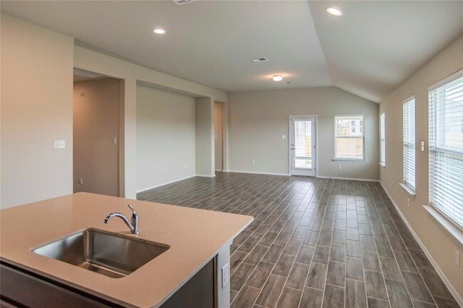 Photo - 204 Rollingwood Dr