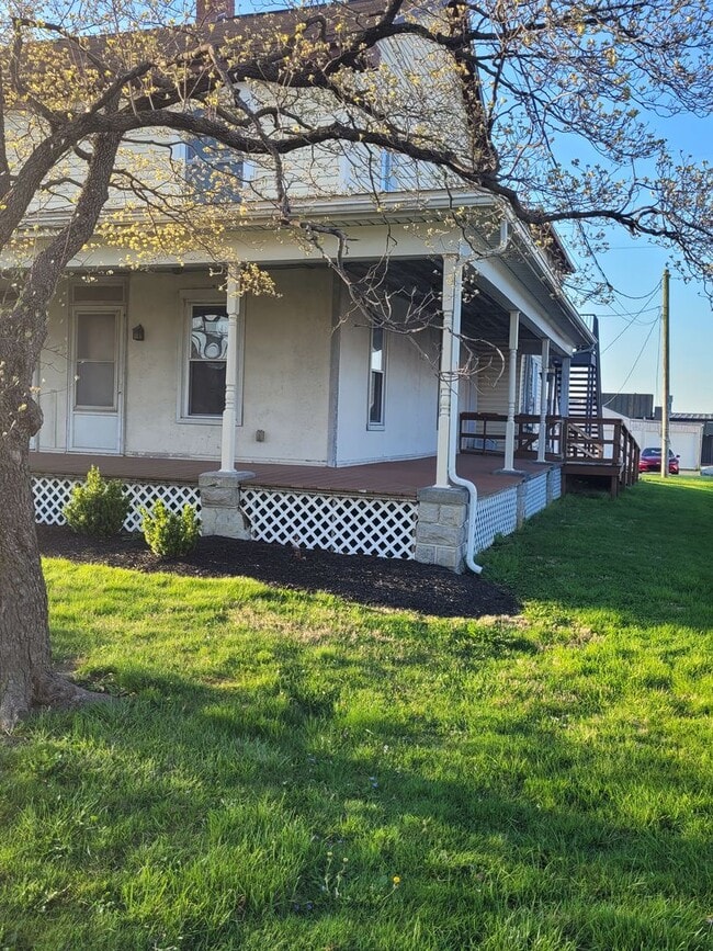 Building Photo - 984 W Main St Unit 3