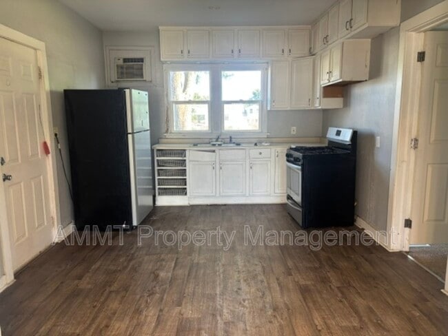 Photo - 310 8th Ave