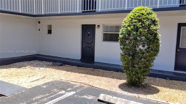 Photo - 447 NE 195th St Unit 117