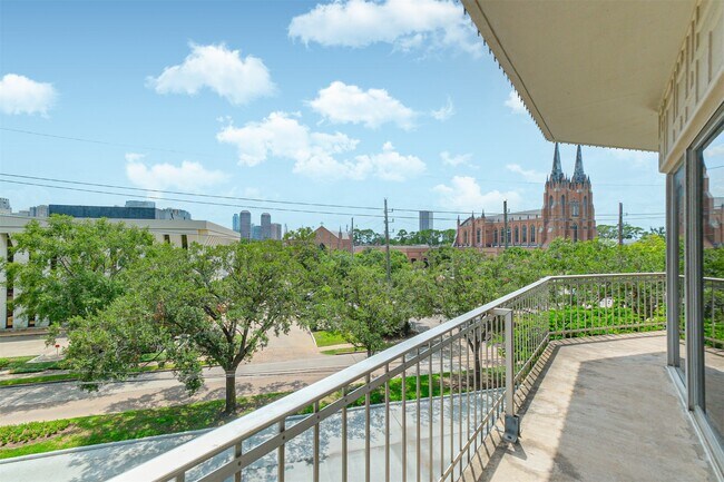 Photo - 5050 Woodway Dr Unit 3M