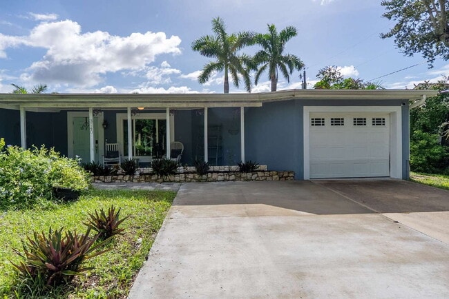 Photo - Living Across from Sarasota Bay
3BR/2.5BA Home Minutes to Downtown – Yardwork Included
