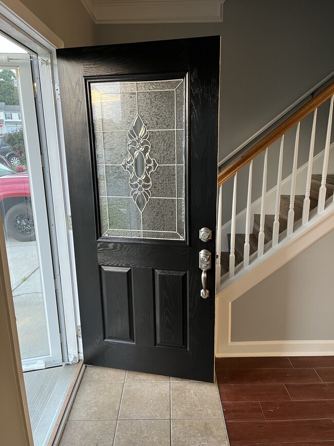 Photo - 913 Redford Ln