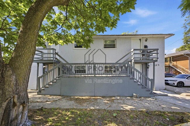 Building Photo - 486 Hanley St Unit A