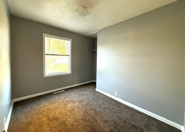 Photo - Cozy 3BD, All Main-Floor Living with Large...