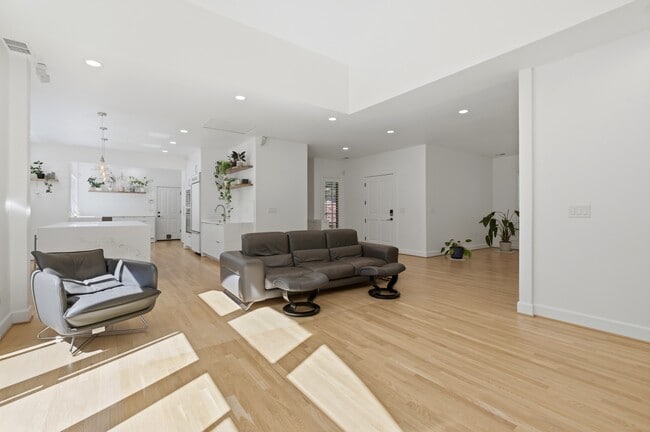 Photo - 227 NW Seblar Dr