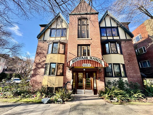 Building Photo - Charming Studio in the heart of Capitol Hill!!!!! Unit 205