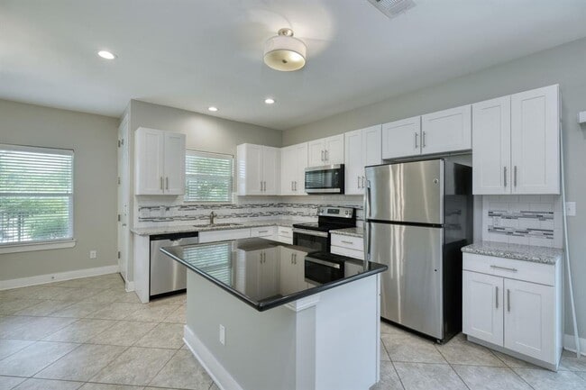 Photo - 605 Pecan Ave Townhome