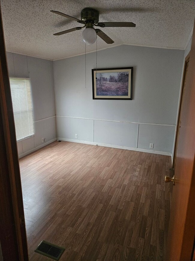 Photo - 2 Bedroom, 2 Bath Mobile Home in Yorktowne, Winchester!