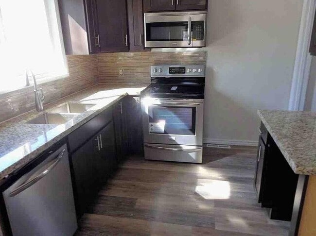 Building Photo - 1920 Elmira St Rental