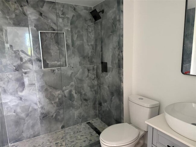 Photo - 112 Royal Pk Dr Unidad 4B