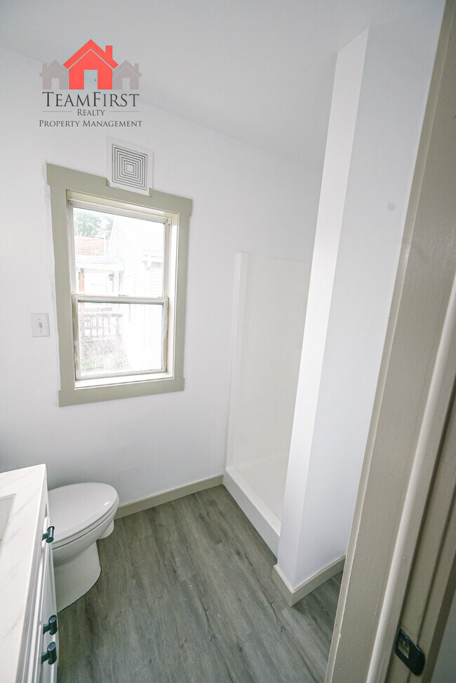 Photo - 1406 Lawe St House